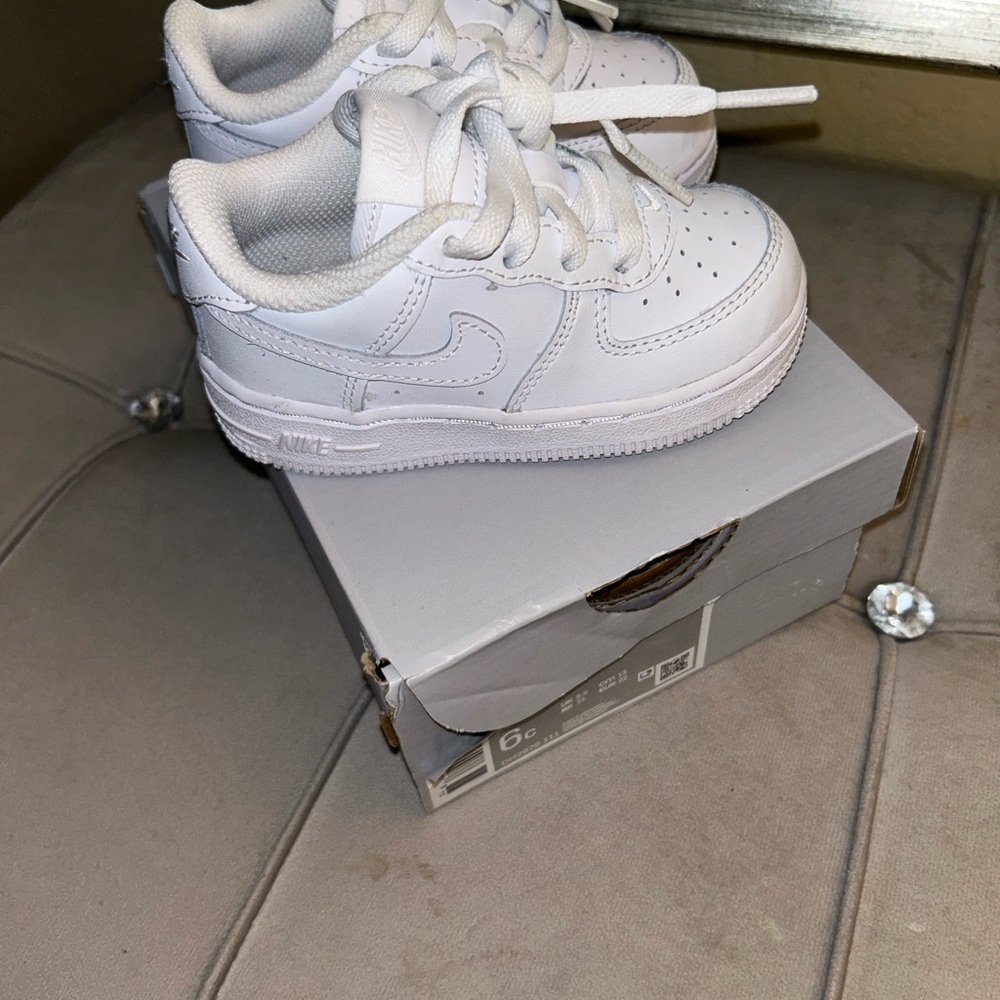 Nike White Sneakers Classic Leather Design